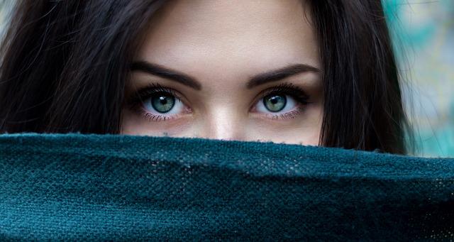 Oči jako symbol síly, citlivosti a mystiky ve světě slov